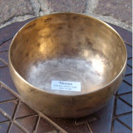 Bol chantant planétaire fréquence Vénus diamètre 11cm poids 369gr. Bol chantant planétaire fréquence Vénus diamètre 11cm poids 369gr.