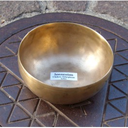Bol chantant planétaire fréquence soleil diamètre 10cm poids 252gr. Bol chantant planétaire fréquence soleil diamètre 10cm poids 252gr.