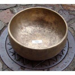 Bol chantant planétaire fréquence soleil diamètre 10cm poids 252gr. Bol chantant planétaire fréquence soleil diamètre 10cm poids 252gr.