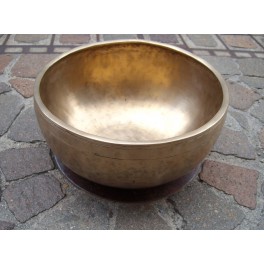 Bol chantant planétaire fréquence année platonique diamètre 27cm poids 2021gr. Bol chantant planétaire fréquence année platonique diamètre 27cm poids 2021gr.
